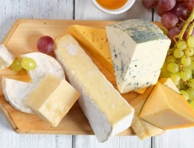 Κι όμως τόσα χρόνια κόβαμε λάθος τα τυριά